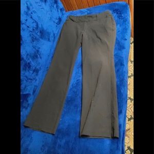 Women’s work pants size medium. I weigh 120 and they fit great.Perfect condition